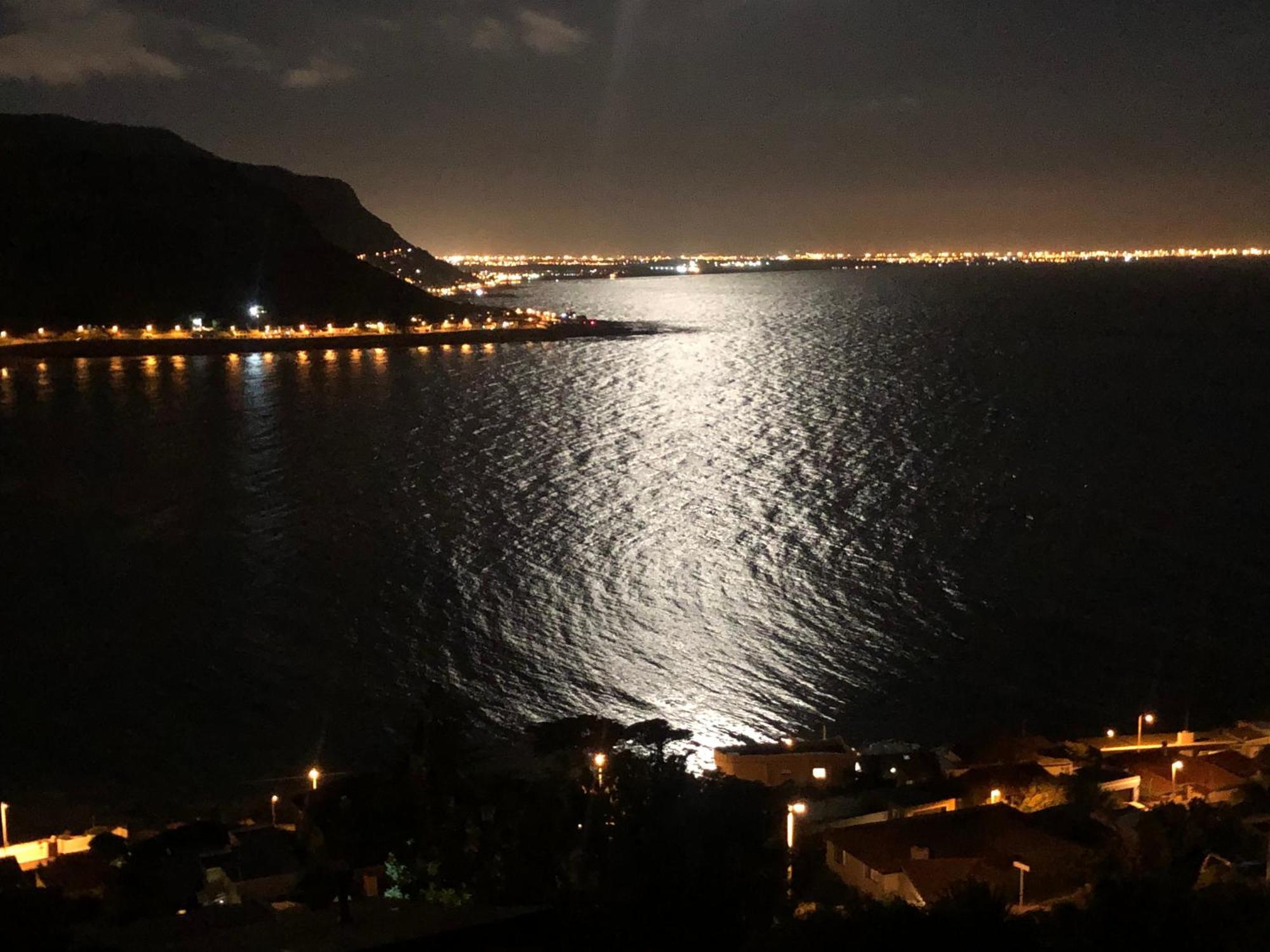 1 Mountain Rd Boutique B&B Fish Hoek Extérieur photo