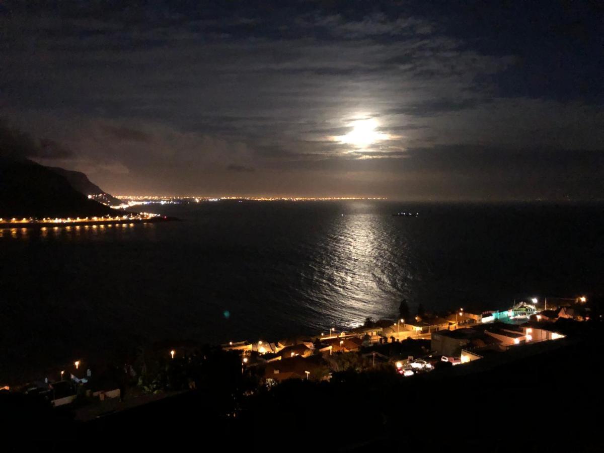 1 Mountain Rd Boutique B&B Fish Hoek Extérieur photo